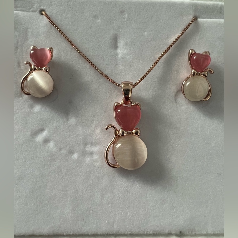 Cat Necklace and earrings set. Pink stone and mother pearl, gold rose.